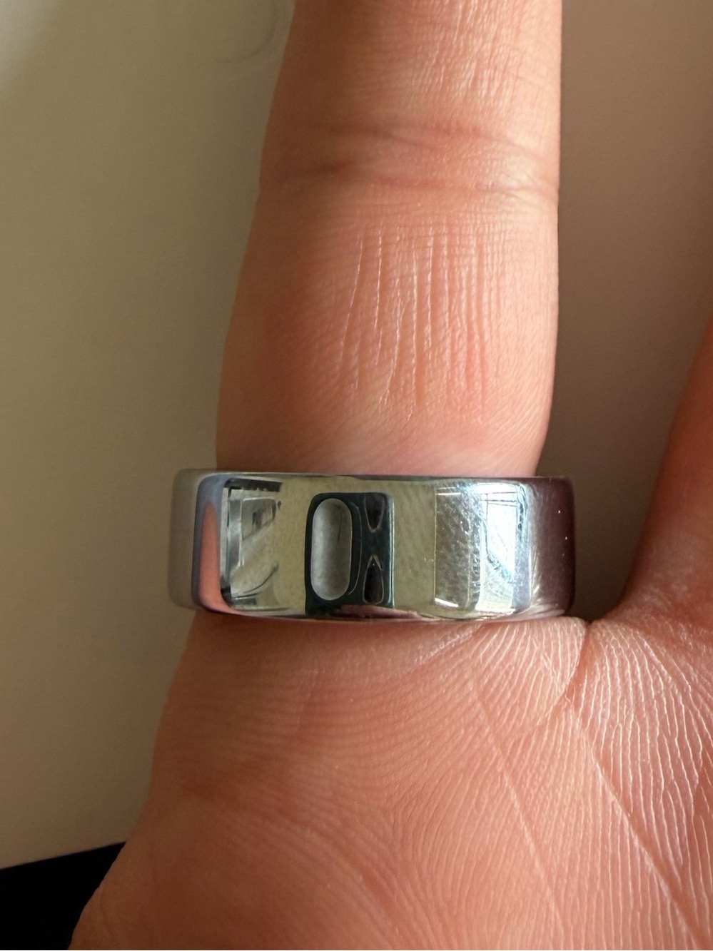 Oura Ring 4 - Silver - Great Condition size 10 - Picture 6 of 7